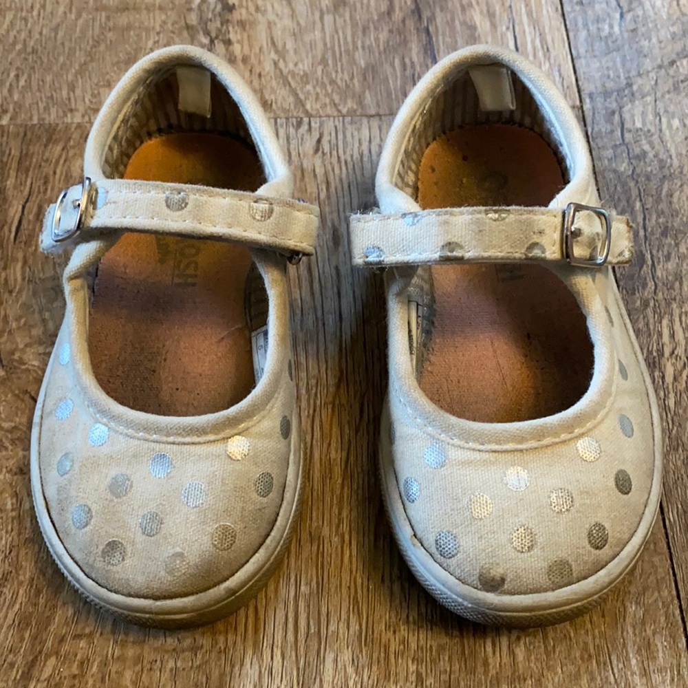 osh kosh white shoes with silver polka dots size 5